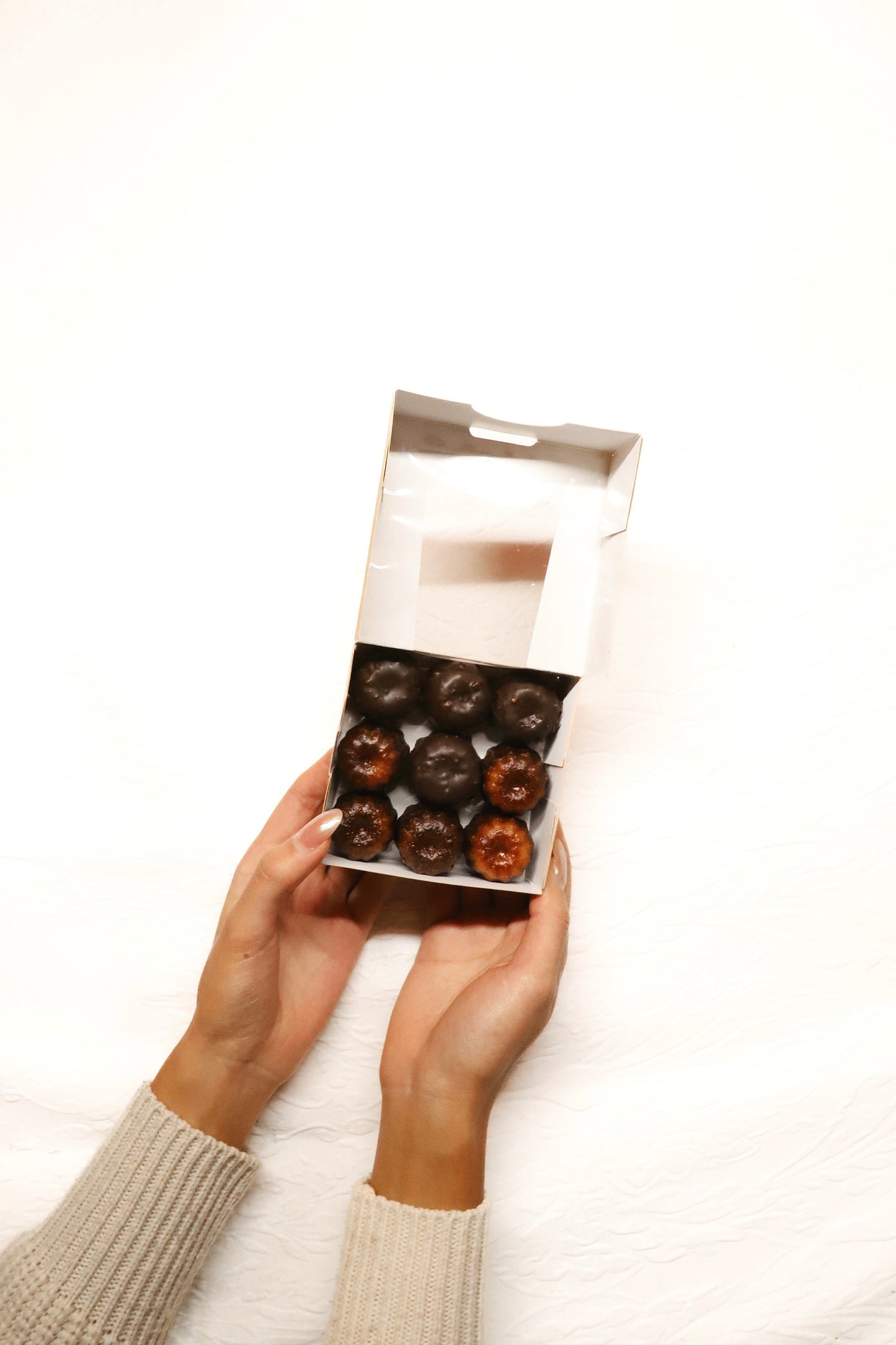 Boîte de 9 minis canelés enrobés de chocolat